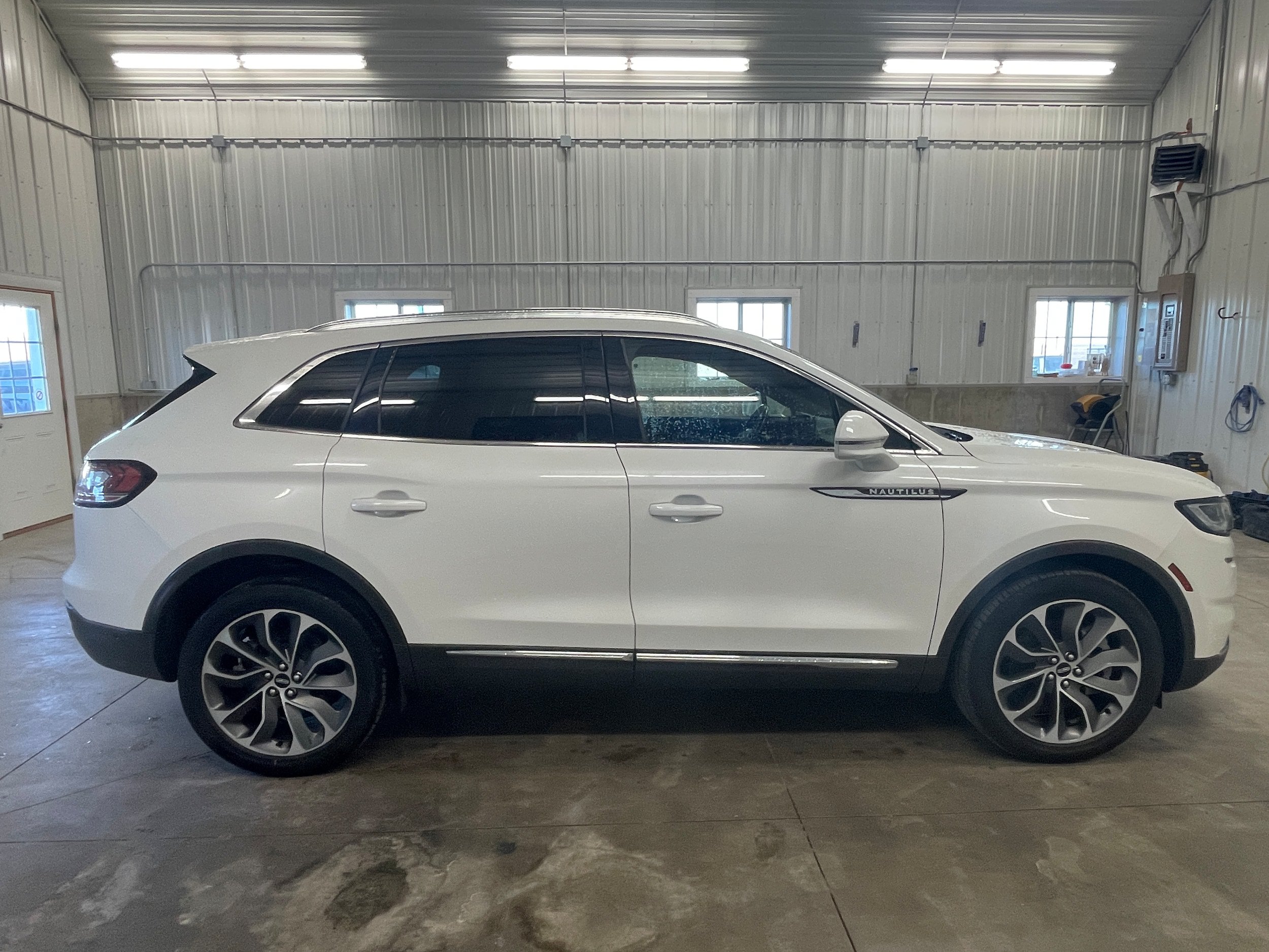 Used 2023 Lincoln Nautilus Reserve AWD/4WD image 6