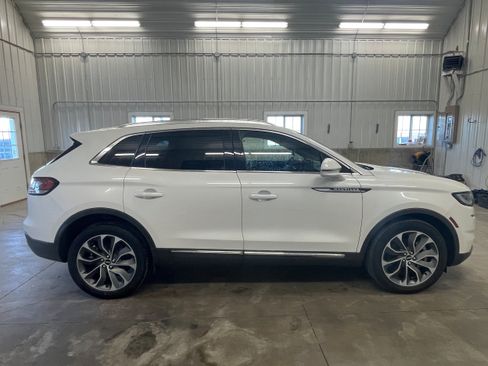 Used 2023 Lincoln Nautilus Reserve AWD/4WD image 6