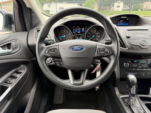 Used 2017 Ford Escape SE FWD image 9