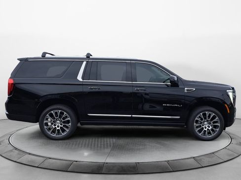 Used 2026 GMC Yukon XL Denali w/ Sun & Power Step Package AWD/4WD image 8