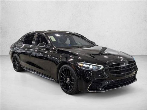 Used 2022 Mercedes-Benz S 500 4MATIC w/ AMG Line Package image 3