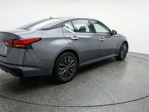 Used 2025 Nissan Altima 2.5 SV FWD image 9