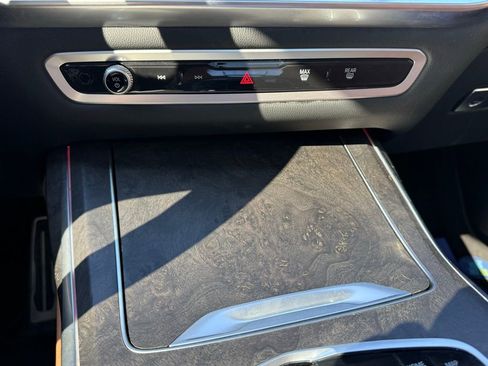 Used 2025 BMW X7 xDrive40i w/ M Sport Package AWD/4WD image 37
