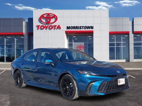 Certified 2025 Toyota Camry SE image 1