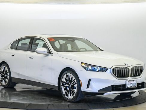 Used 2026 BMW 530i RWD image 6