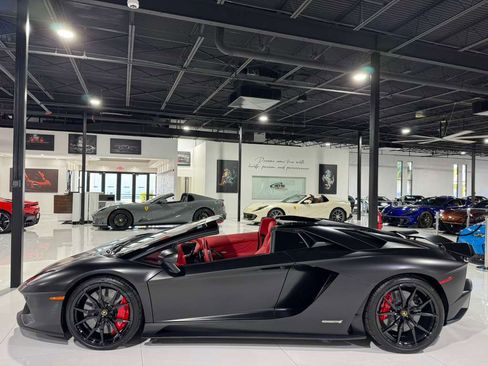 Used 2018 Lamborghini Aventador S image 4
