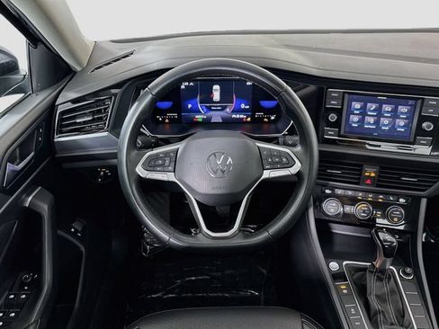 Certified 2022 Volkswagen Jetta SE w/ Panoramic Sunroof Package FWD image 26