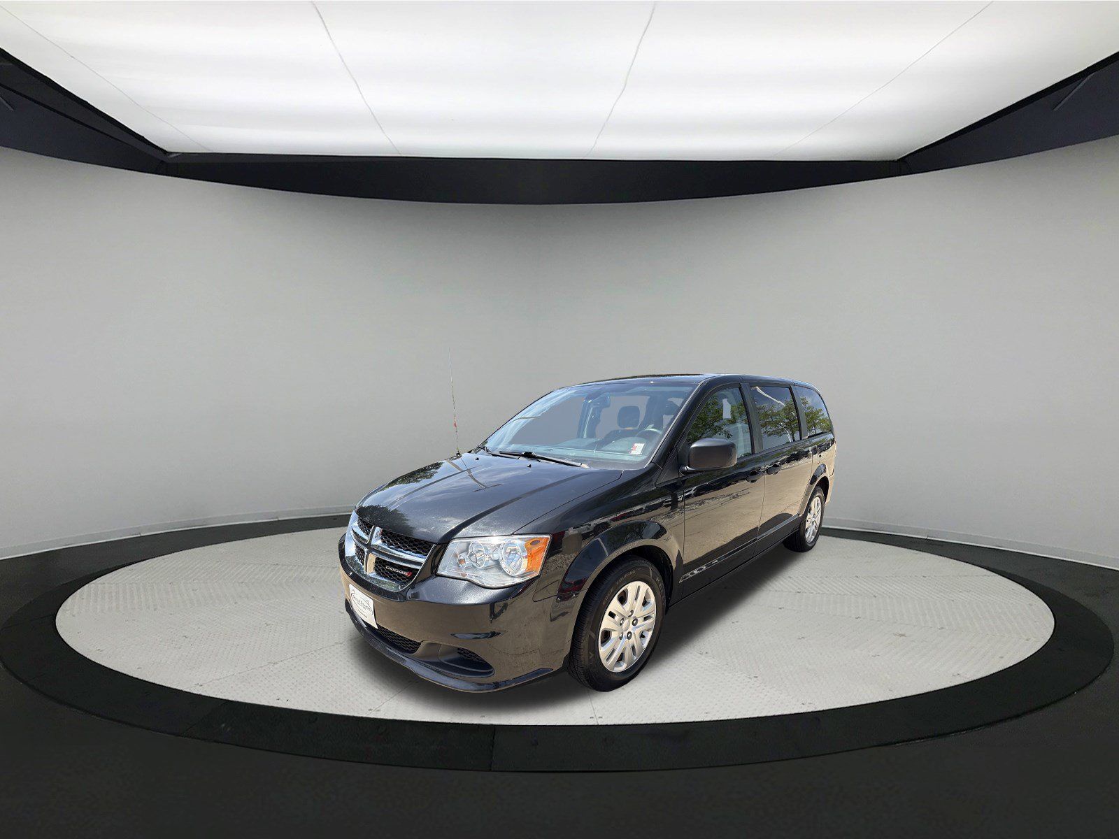 Used 2019 Dodge Grand Caravan SE w/ UConnect Hands-Free Group FWD image 3