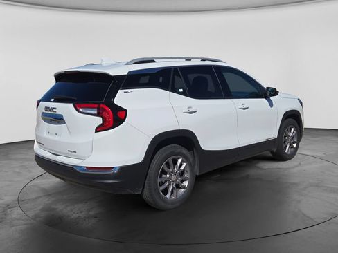 Used 2024 GMC Terrain SLT AWD/4WD image 9