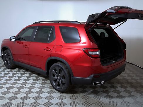 Certified 2025 Honda Pilot Sport image 10