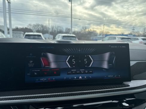 Used 2024 BMW X7 M60i w/ Executive Package image 18