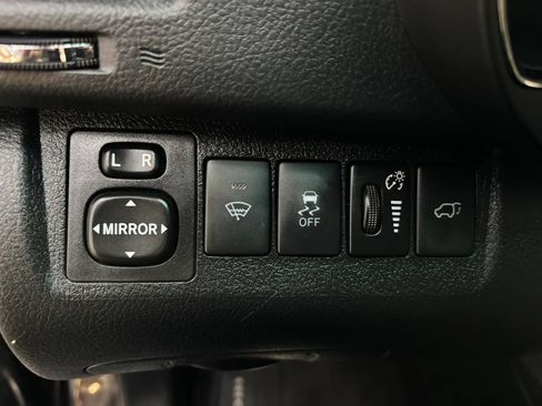 Used 2012 Toyota Highlander SE w/ Tow Pkg AWD/4WD image 18