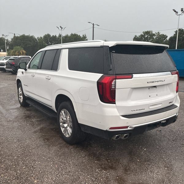 Used 2025 GMC Yukon XL Denali AWD/4WD image 5