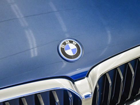 Certified 2022 BMW 530e w/ Premium Package image 8