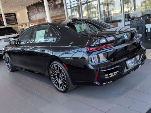 New 2026 BMW i7 M70 AWD/4WD image 8