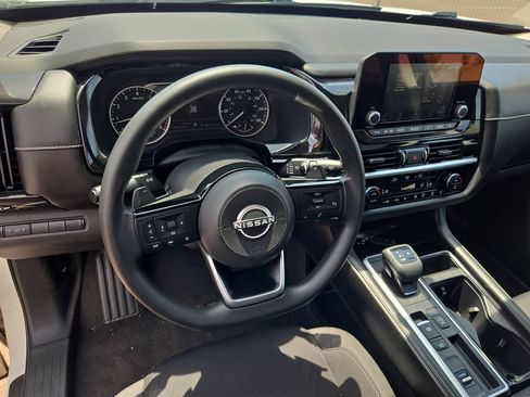 Used 2022 Nissan Pathfinder S FWD image 11