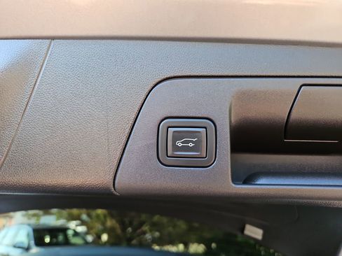 Used 2023 Buick Envision Essence w/ Sport Touring Package AWD/4WD image 31