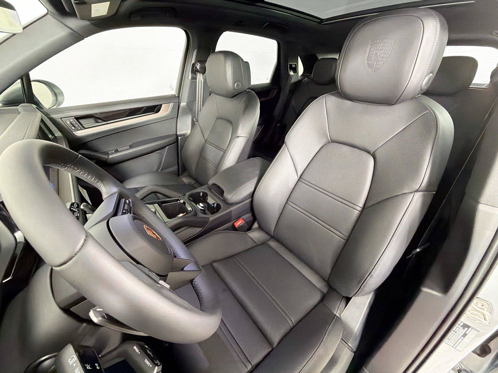 Used 2026 Porsche Cayenne AWD/4WD image 5