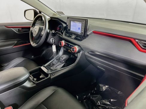Used 2021 Toyota RAV4 LE w/ Carpet Mat Package (TMS) AWD/4WD image 26