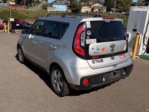 Used 2019 Kia Soul FWD image 2