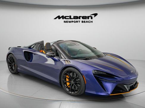 Used 2025 McLaren Artura Spider RWD image 32