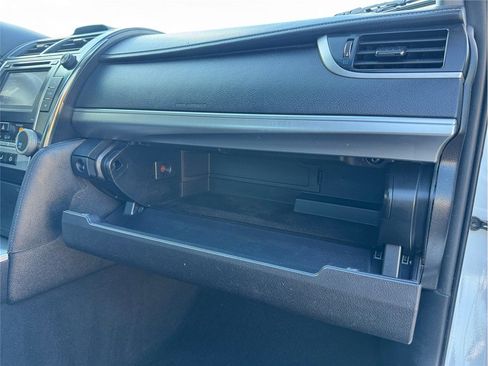 Used 2014 Toyota Camry SE FWD image 16