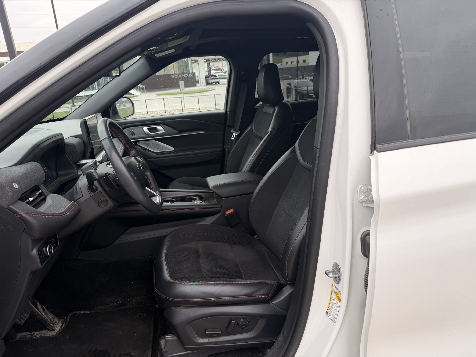 Used 2025 Ford Explorer ST AWD/4WD image 5