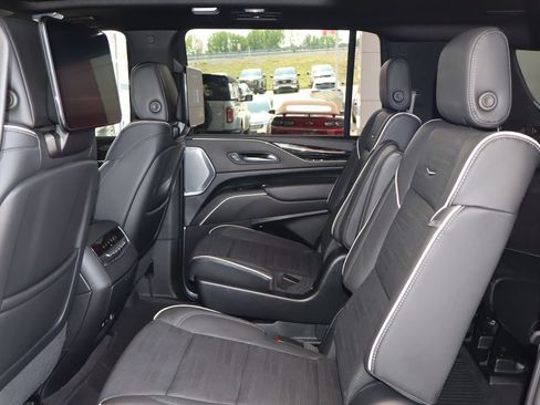 Used 2023 Cadillac Escalade ESV Sport w/ Touring Package AWD/4WD image 40