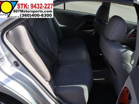 Used 2010 Toyota Camry SE FWD image 16
