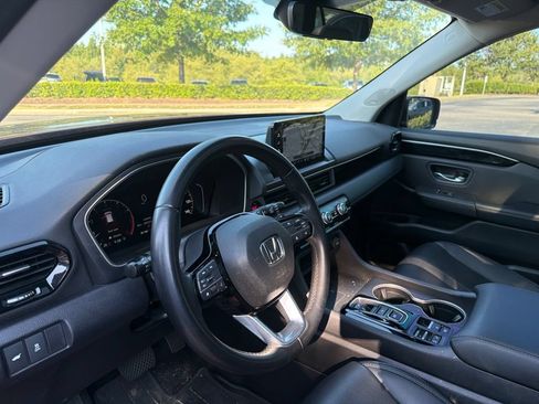 Used 2023 Honda Pilot Touring image 8