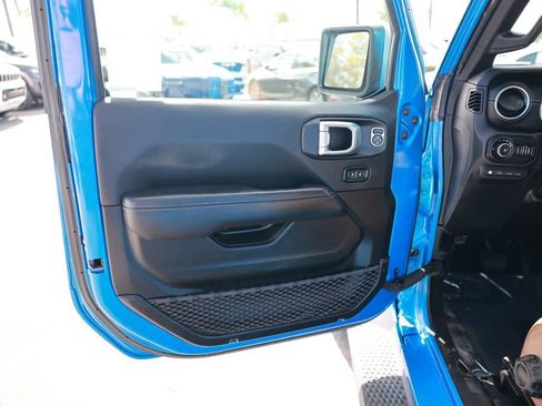 Used 2021 Jeep Wrangler Unlimited Sahara w/ Cold Weather Group AWD/4WD image 18