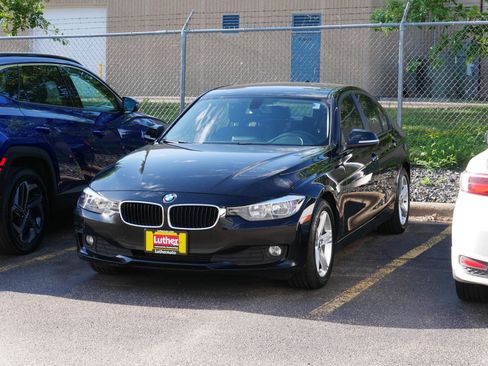 Used 2014 BMW 320i xDrive Sedan AWD/4WD image 3
