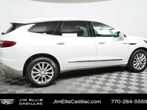 Used 2018 Buick Enclave Premium w/ Experience Buick Package FWD image 2
