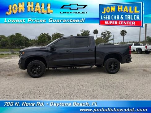 Used 2024 Chevrolet Silverado 1500 LT Trail Boss w/ Dark Appearance Package image 4