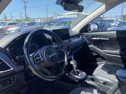 Used 2022 Kia Seltos S FWD image 17