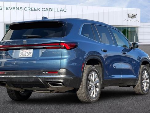 Used 2025 Buick Enclave Preferred image 3