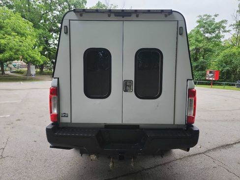 Used 2018 Ford F250 XL w/ Power Equipment Group RWD image 6