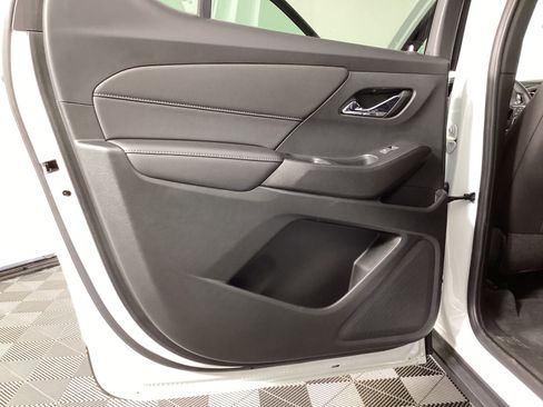 Used 2022 Chevrolet Traverse LT image 28