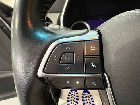 Used 2021 Toyota Highlander XLE AWD/4WD image 13