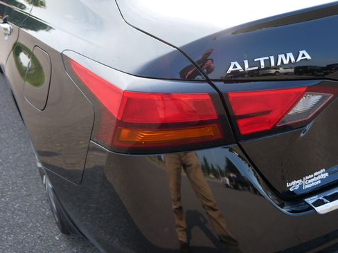 Used 2020 Nissan Altima 2.0 Platinum FWD image 18