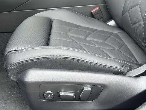 Used 2026 BMW i5 eDrive40 w/ M Sport Package image 28