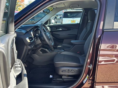 Used 2022 Chevrolet TrailBlazer LT w/ Convenience Package image 11