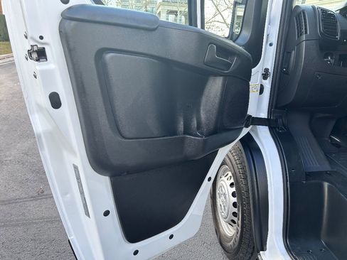 Used 2025 RAM ProMaster 2500 w/ Convenience Group image 19