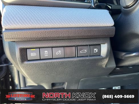 Used 2025 Toyota Camry LE image 7