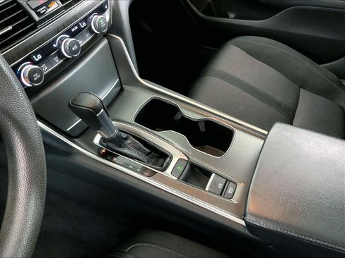 Used 2018 Honda Accord EX image 18