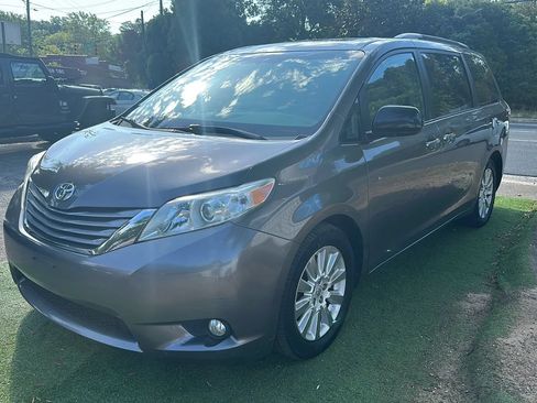 Used 2015 Toyota Sienna XLE w/ XLE Navigation Package AWD/4WD image 3