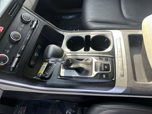 Used 2022 Kia Carnival LX FWD image 20