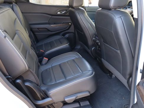 Used 2022 GMC Acadia Denali w/ Denali Ultimate Package FWD image 19