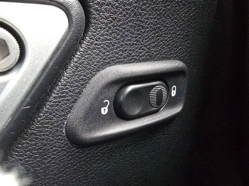 Used 2017 Jeep Wrangler Unlimited Sahara w/ Connectivity Group image 21