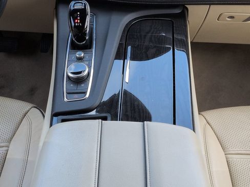 Used 2024 Cadillac Escalade Premium Luxury RWD image 19